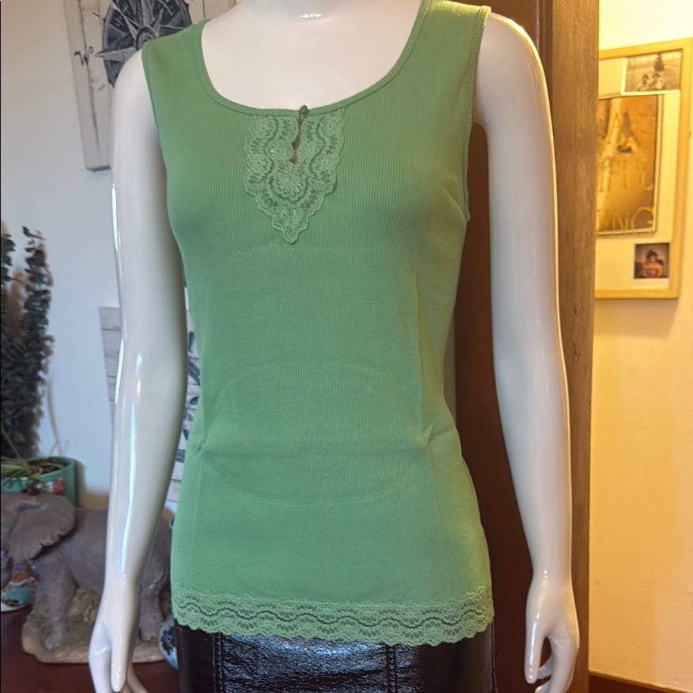 NWT northern reflections size small Green Lace Trim Tank Top
